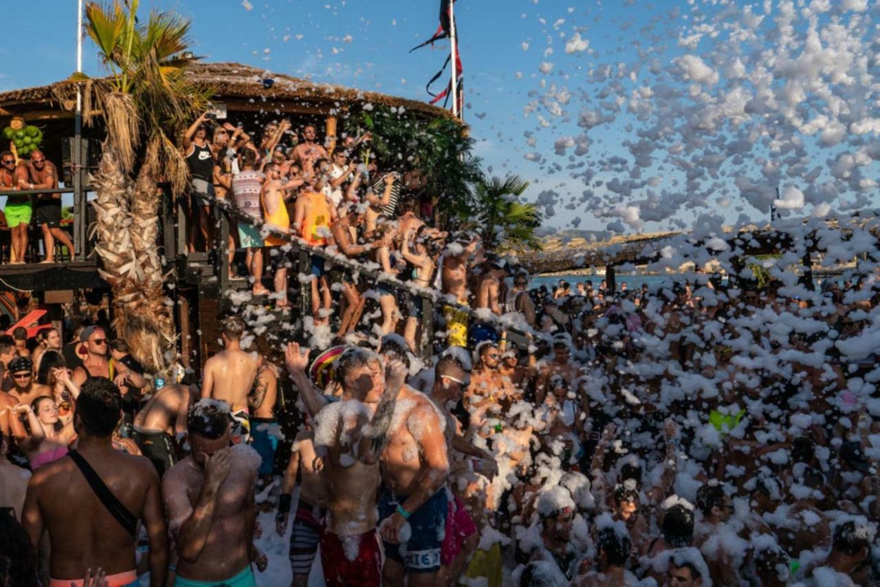 Studios & Rooms Fiesta Novalja Eksteriør bilde